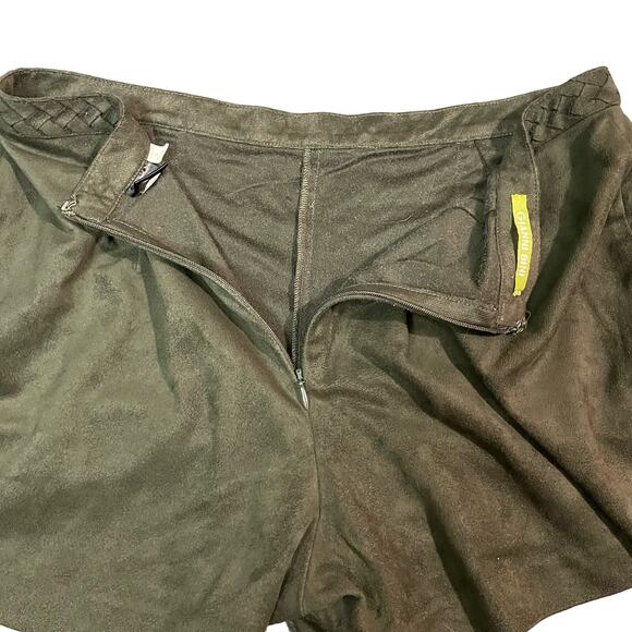 Gianni Bini High Rise Back Zip Shorts Women’s Size S Faux Suede Olive Green - Picture 3 of 10